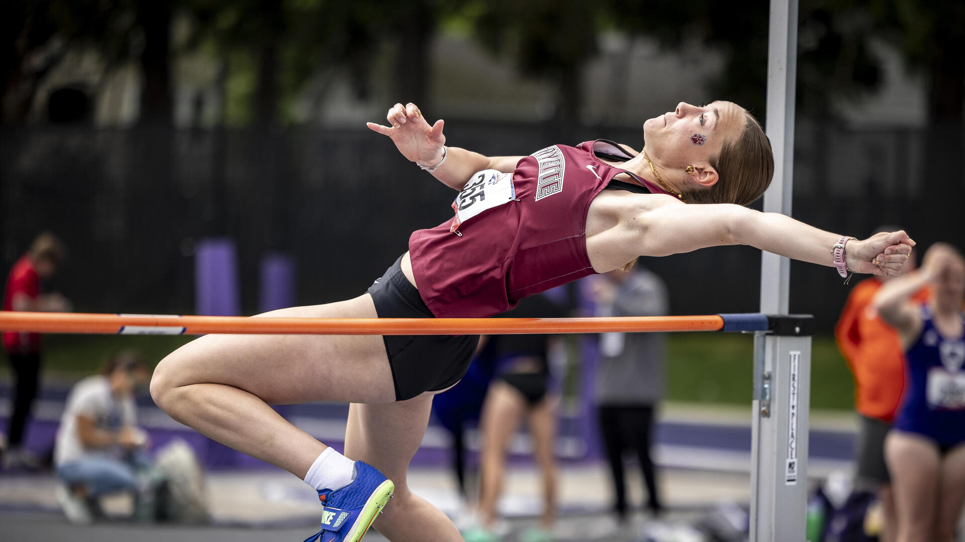 Cross Country/Track & Field - Lafayette College Bring the Roar