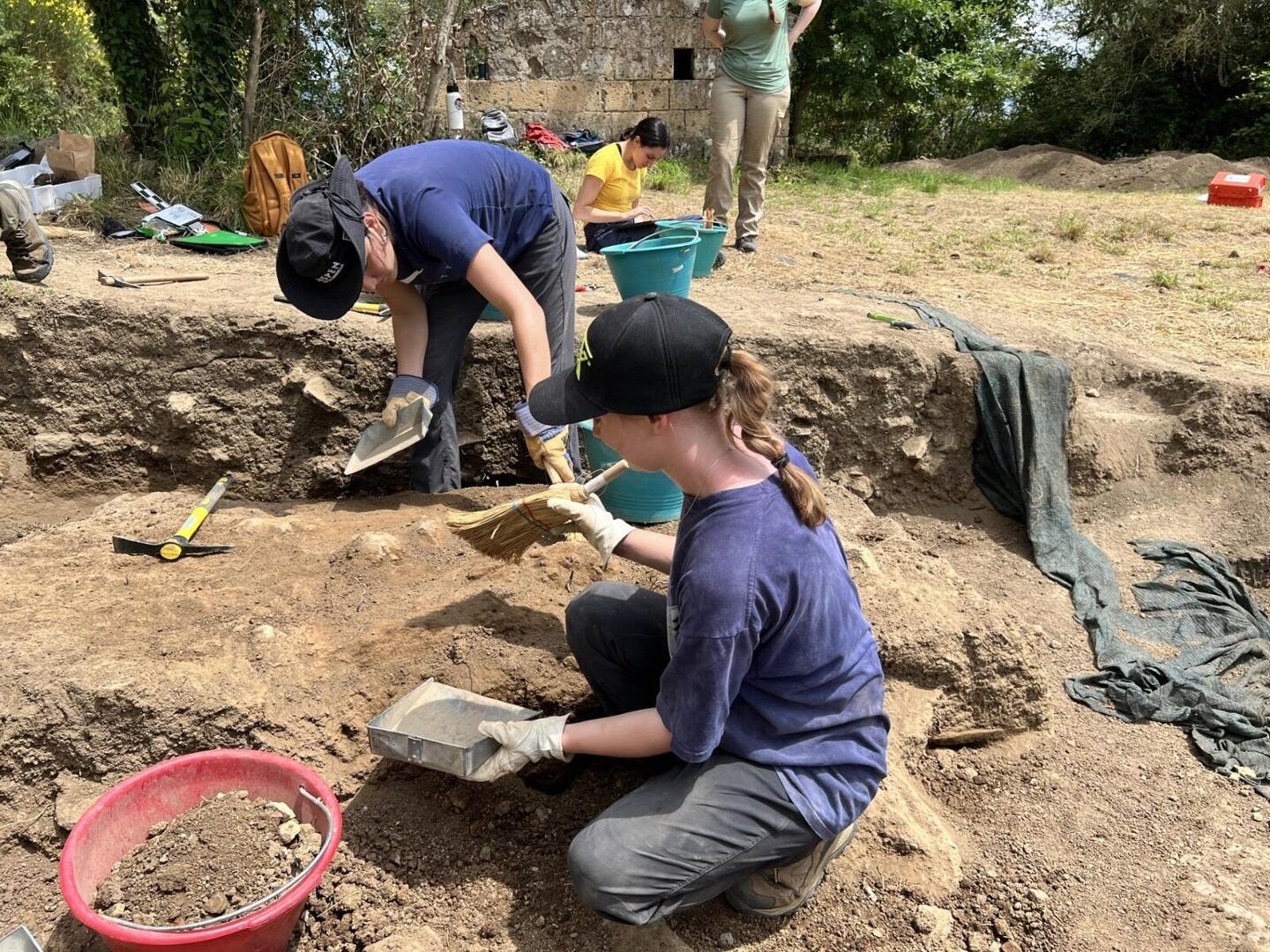 Students excavating at Valle Gianni archaeological field school in central Italy